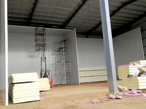 冷庫工程施工中